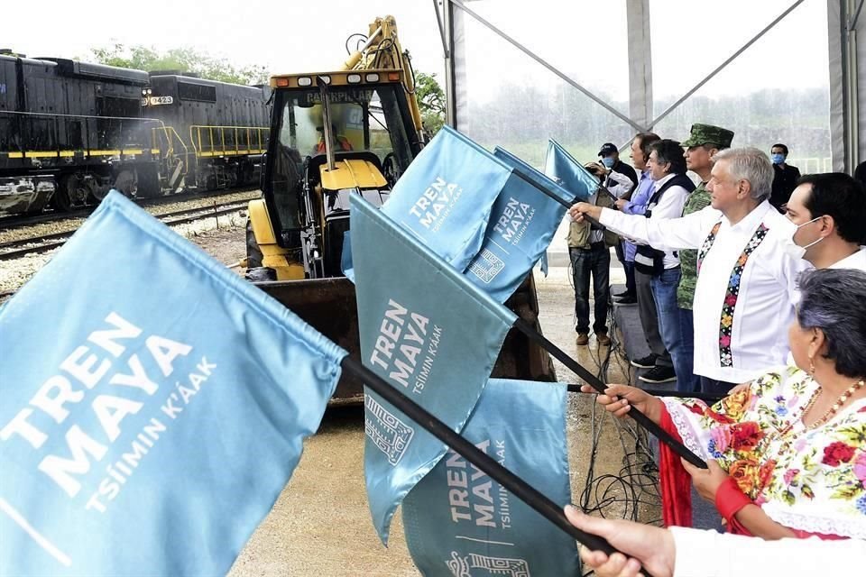 AMLO encabeza una gira por estados del sureste para dar el banderazo de inicio de obras de diversos tramos del Tren Maya. Hoy estuvo en Yucatán.