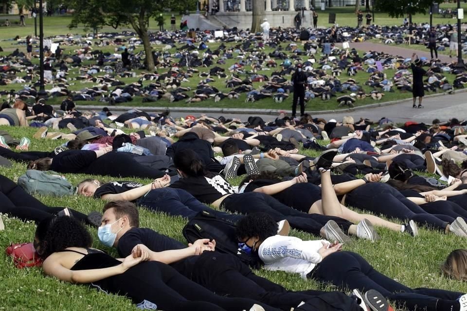 Fueron miles las personas en Boston que participaron en la protesta.