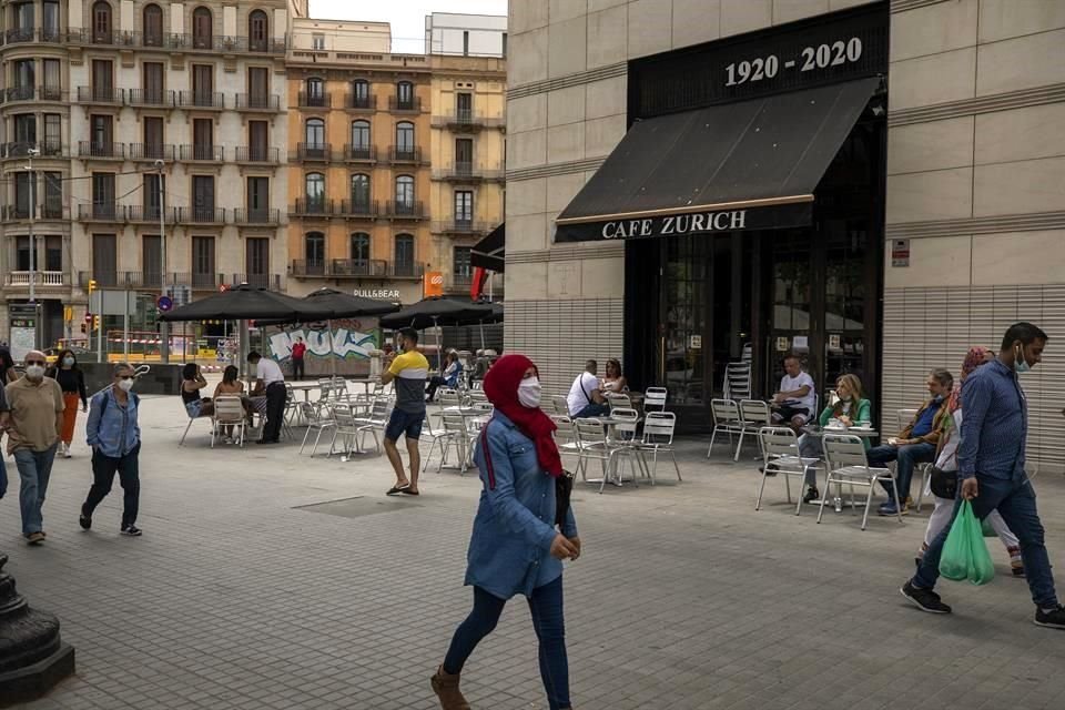 Imagen del centro de Barcelona, España. El gobierno español anunció que levantará las restricciones a las fronteras terrestres el 22 de junio.