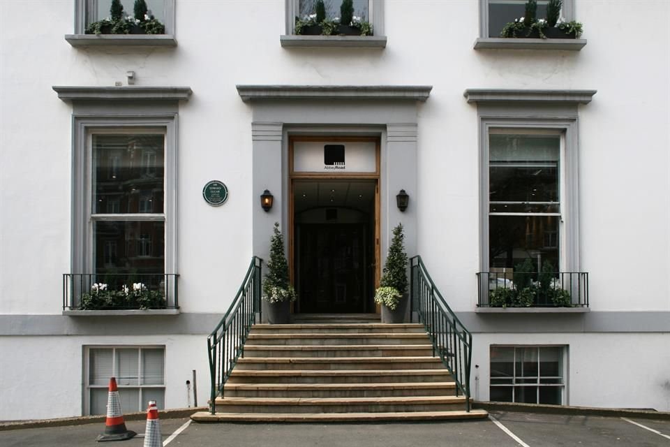 Cerca de la mitad del personal de Abbey Road no había podido trabajar lejos del edificio del estudio durante la cuarentena.