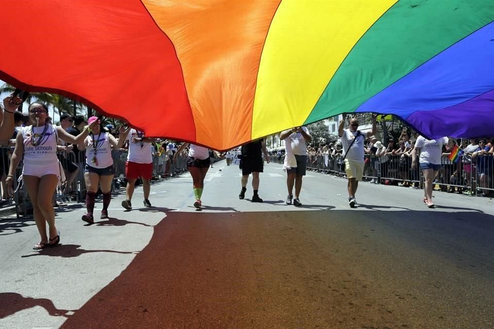 Legislativo alemán aprobó una ley que prohíbe en menores las llamadas 'terapias de conversión', que prometen quitar homosexualidad.