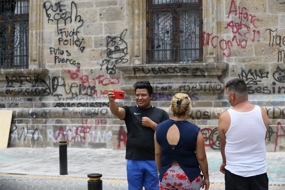 Algunos hasta se toman selfies.