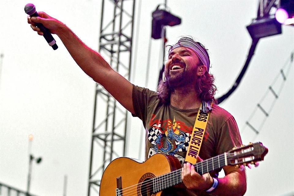 Participó en el Vive Latino 2008.