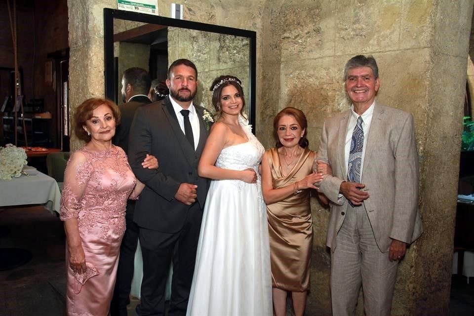 Imelda Salinas Paz, Roberto Valdez Salinas, Gabriela Peña Márquez, Maru Márquez de Peña y Arnulfo Peña Reyes