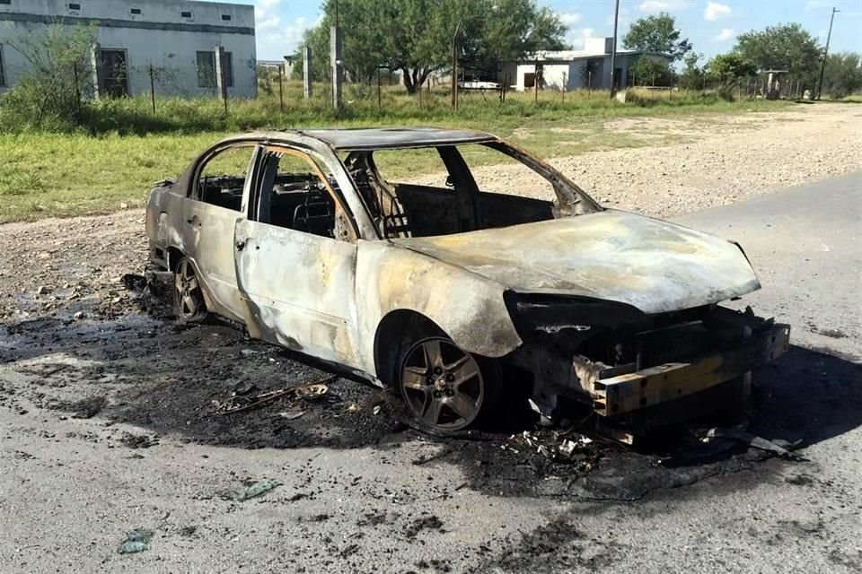 El cadáver del hombre mutilado fue encontrado en la cajuela de un auto calcinado, en la Carretera Doctor Coss-Los Aldamas.