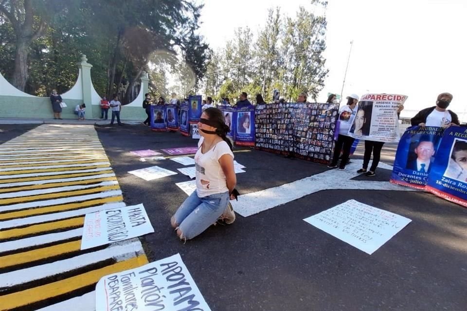 Los manifestantes piden que el Presidente les escuche, luego que no han sido recibidos en Palacio Nacional.