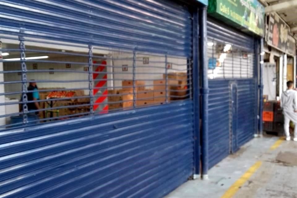 En el Abastos hasta el momento se han cerrado 46 bodegas y 22 comercios en la vía pública por no acatar las medidas sanitarias necesarias para evitar contagios.