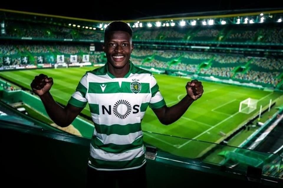 El canterano del Sporting de Portugal, Nuno Mendes, cumple hoy la mayoría de edad y renovó contrato hasta el 2025.