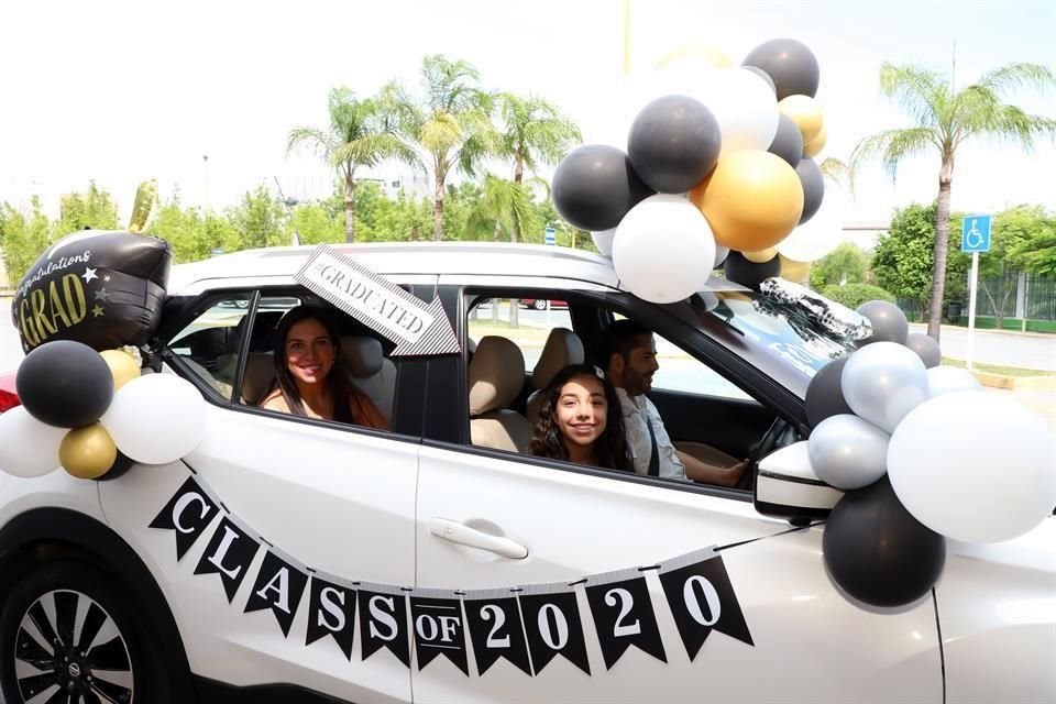Reyna García de González, Fernanda Loreta González García y Nelson González