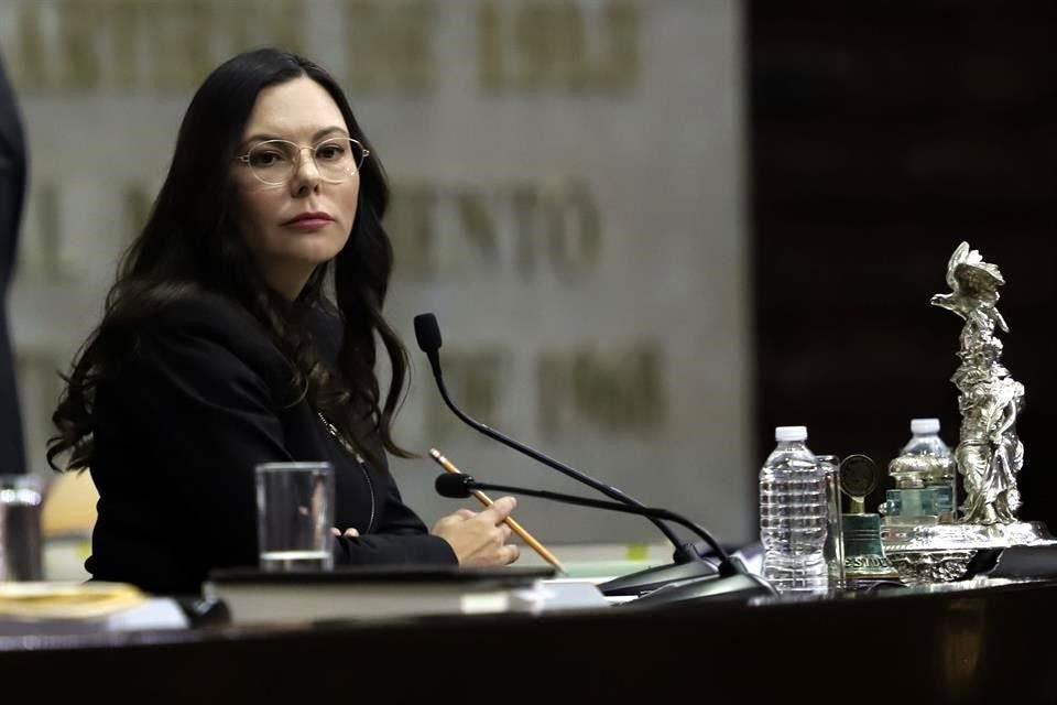 La diputada del PAN destaca que recurrió a sus facultades como Presidenta de la Mesa Directiva para promover la controversia constitucional, presentada la noche del viernes ante la Corte.