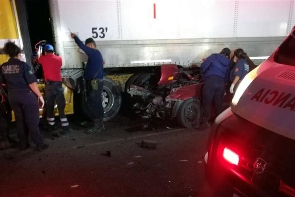 De acuerdo con testigos, el tráiler iba a baja velocidad.