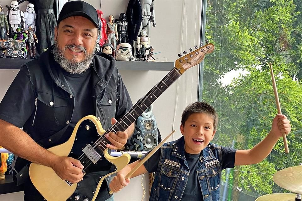 Los hijos del artista tienen habilidades para tocar instrumentos.