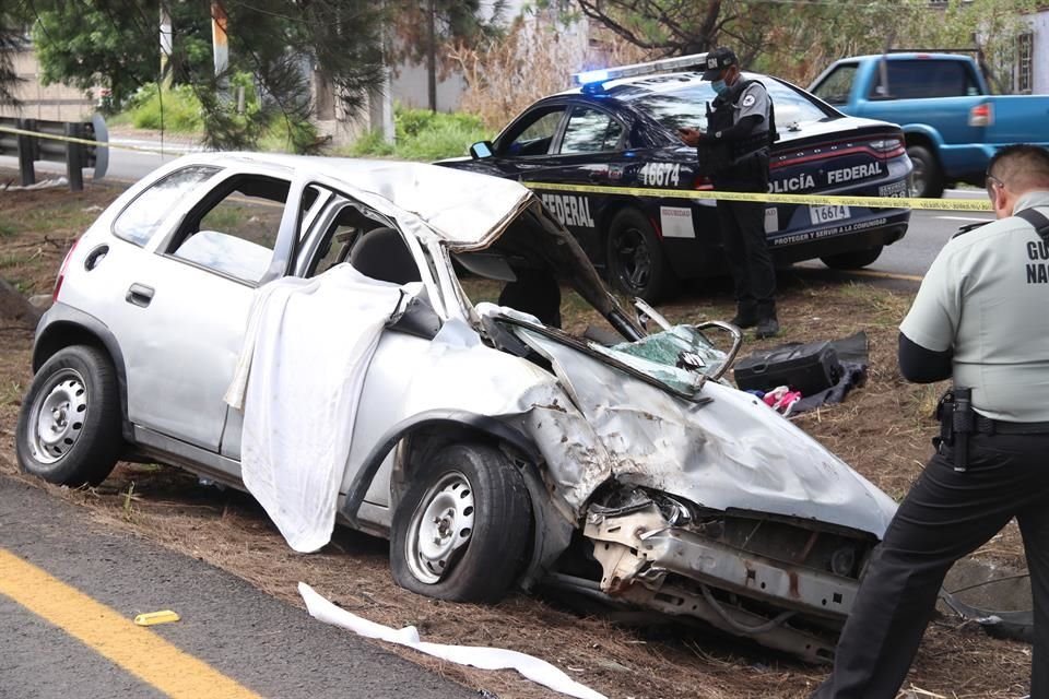 Una familia iba de viaje, pero volcó en Carretera a Nogales, murieron una madre y su hija, y otras seis personas resultaron heridas.