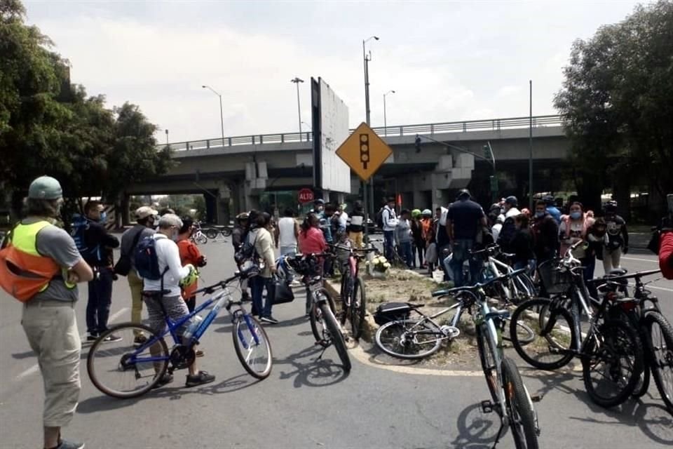Los ciclistas exigieron a las autoridades diseñar ciclopistas emergentes que los ayuden a desplazarse de la Ciudad de México al Estado de México.