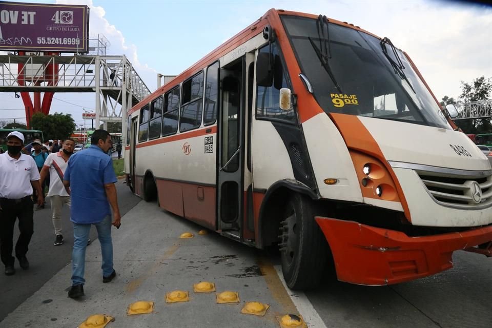 Más de tres horas de caos vial se generaron en Periférico Sur.