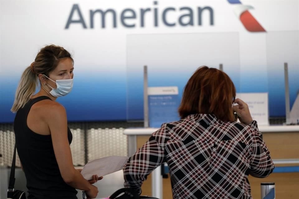 Las acciones de American Airlines bajaban un 5.7 por ciento en la Bolsa de Nueva York.