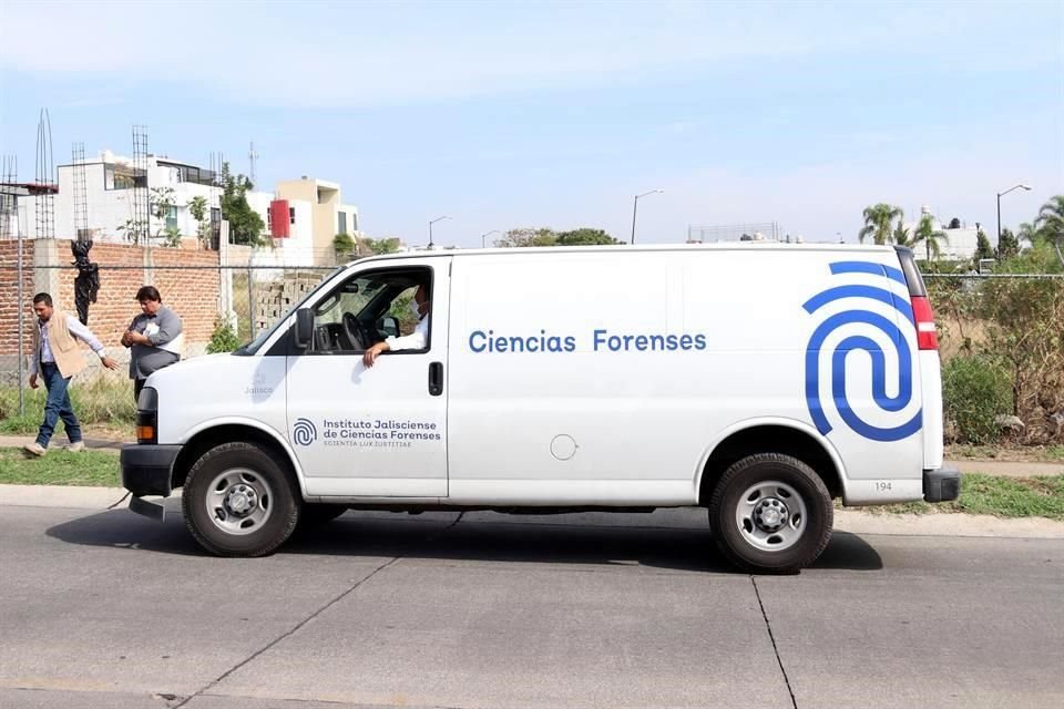 Al sitio acudieron elementos del área de Homicidios Dolosos de la Fiscalía del Estado para comenzar las indagatorias.