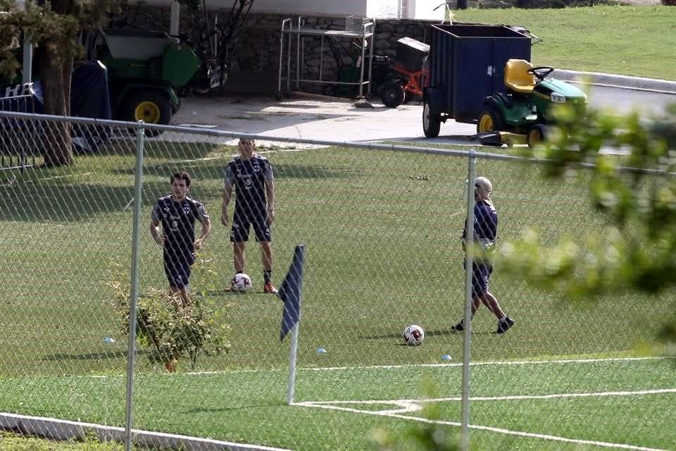 El equipo Sub 20 de los Rayados comenzó este miércoles a trabajar en El Barrial.