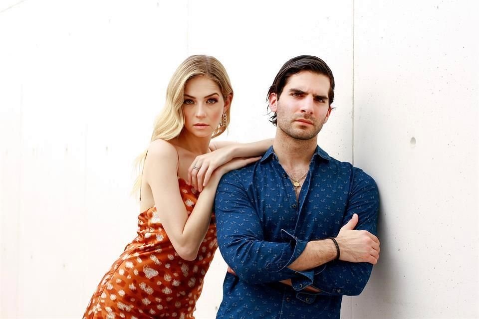 Mallory Caballero y Kike Gómez Junco. GUARDARROPA: ICONY WEAR @icony.wear / MAQUILLAJE Y PEINADO: JESSICA VARGAS SALON @jessicavargassalon / LOCACIÓN: PUNTO CENTRAL