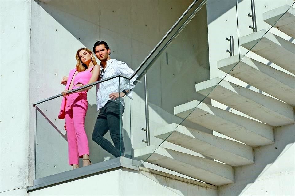 Mallory Caballero y Kike Gómez Junco. GUARDARROPA: ICONY WEAR @icony.wear / MAQUILLAJE Y PEINADO: JESSICA VARGAS SALON @jessicavargassalon / LOCACIÓN: PUNTO CENTRAL