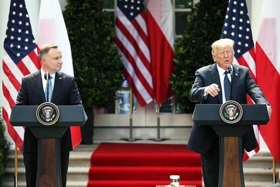 Trump y su homólogo polaco, Andrzej Duda, realizaron una rueda de prensa conjunta desde la Casa Blanca en donde se abordó el tema de la redistribución de las tropas de EU en Europa.
