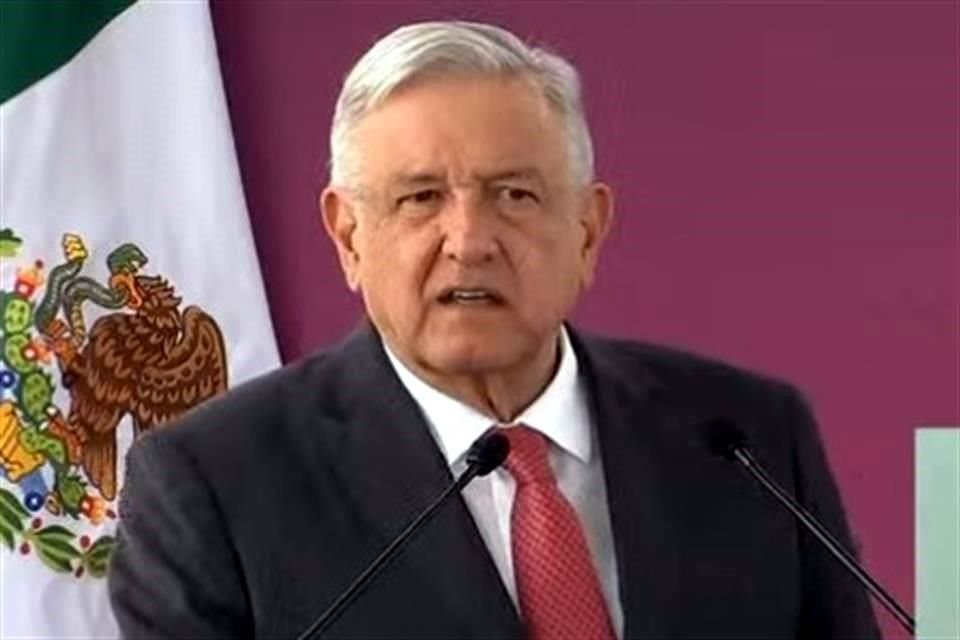 López Obrador acudió a Texcoco a la firma de una convenio entre el Insabi y el Gobierno mexiquense para operar un hospital en esa localidad.