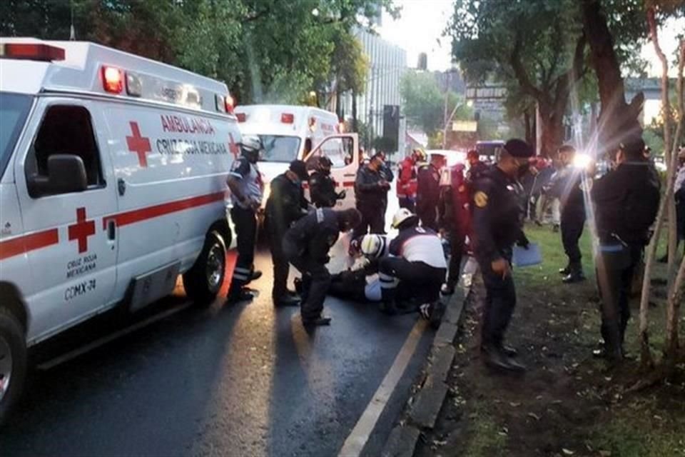 Balacera entre Avenida Paseo de la Reforma y calle Monte Blanco en la Colonia Lomas de Capultepec dejó al menos un muerto, según reportes.