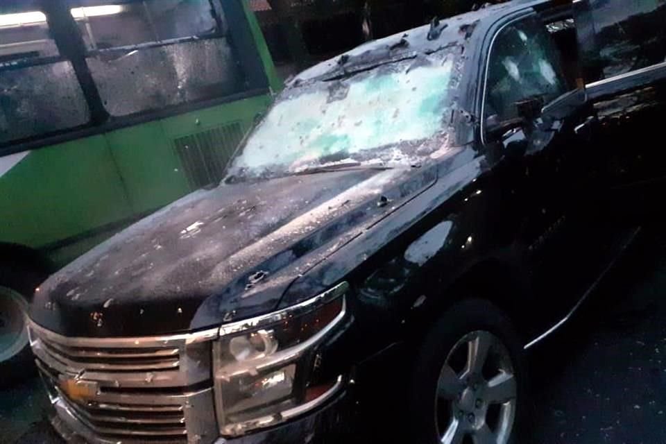 La camioneta del funcionario quedó con múltiples impactos de bala.