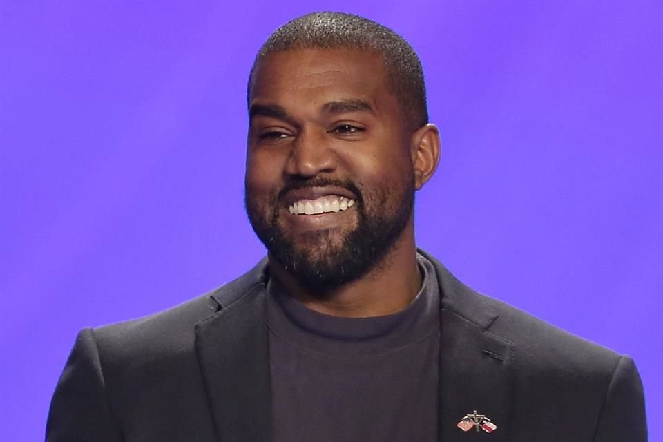 Kanye West lanzará junto a Gap Inc una línea de ropa de su marca Yeezy para el 2021.