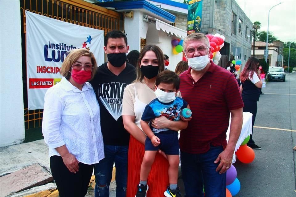 Alejandra López de Fuentes , Bernardo Antonio Alegría Villarreal, Carolina Fuentes de Alegría, Diego Andrés Alegría Fuentes y Alfonso Fuentes Guerra
