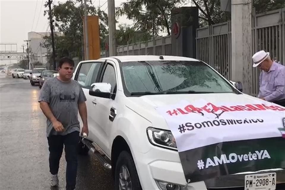 En San Nicolás, alrededor de 80 vehículos iniciaron el recorrido sobre Avenida Barragán, a la altura del Estadio Universitario.<br>