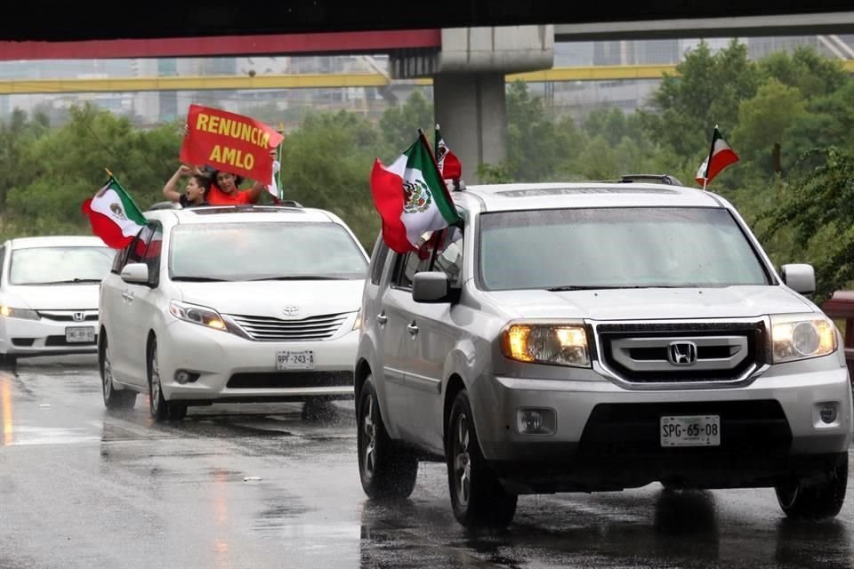 La caravana del Par Vial reunió a más de mil vehículos.