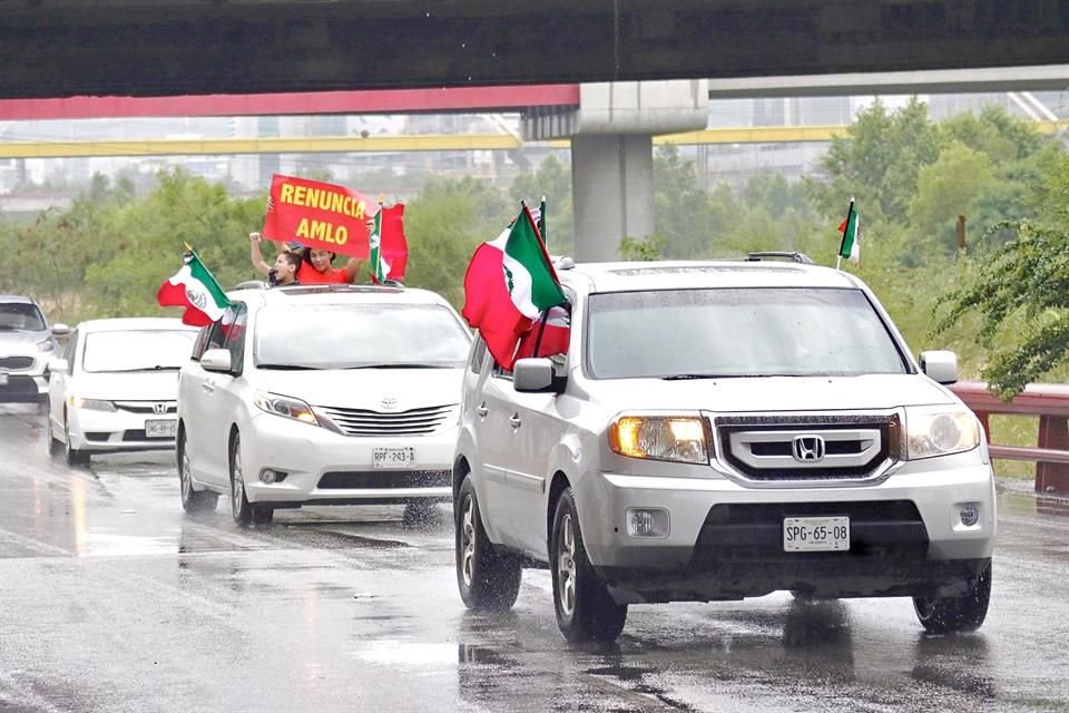 La protesta principal y más nutrida fue la realizada por el Par<br>Vial, donde cientos de vehículos participaron en la caravana.