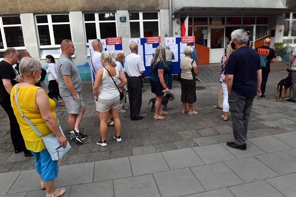 De acuerdo con el titular de la Comisión Electoral polaca, Sylwester Marciniak, se registró, hasta el corte de las 12:00 hora local, un promedio de participación del 24.8% en las urnas.