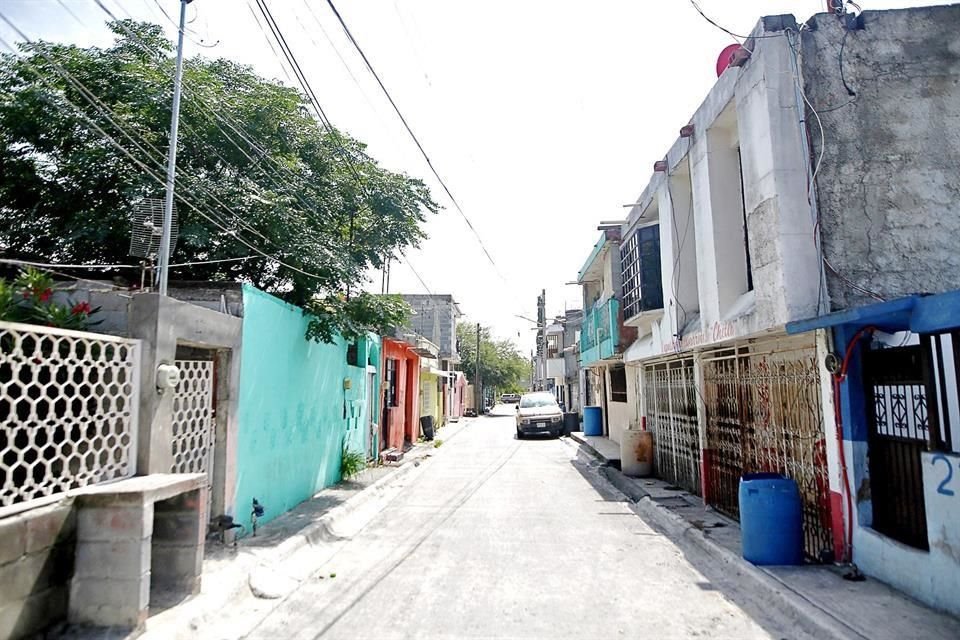En la Colonia El Realito, Guadalupe, la tormenta llenó calles de lodo y piedras.