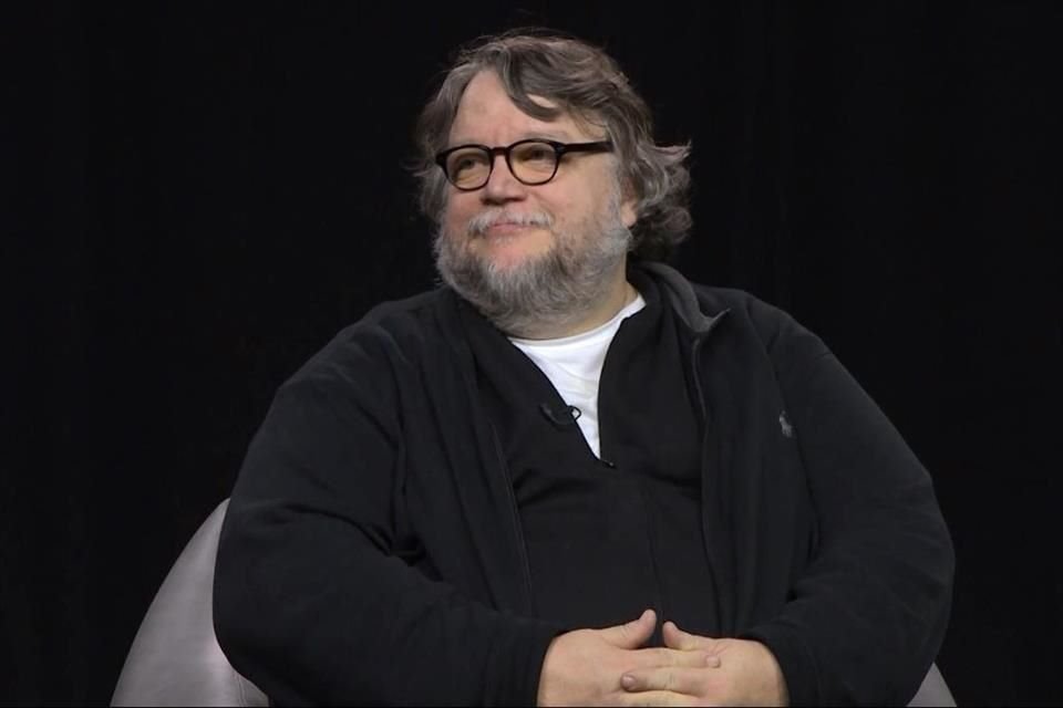 Guillermo del Toro contó que mientras se reanudan las grabaciones de 'Nightmare Alley' él está trabajando en su versión live-action de 'Pinocho'.