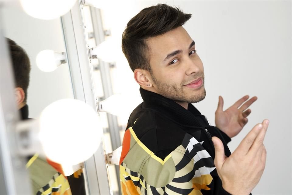 A la vez que informó que dio positivo al coronavirus, Prince Royce pidió a sus seguidores en redes no salir a menos que fuera necesario.