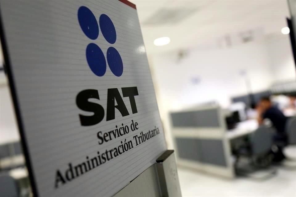 Las empresas también deben informar al SAT el nombre de sus socios o accionistas. 