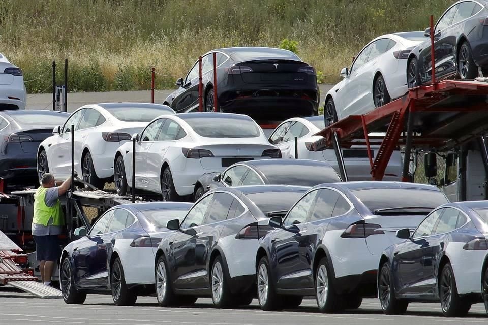 Tesla reportó 273 choques de vehículos que involucraron sistemas avanzados de asistencia a la conducción como Autopilot desde julio.