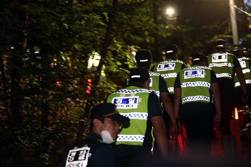 La policía de Seúl realizó una búsqueda intensiva del Alcalde y encontró su cuerpo varas horas después.