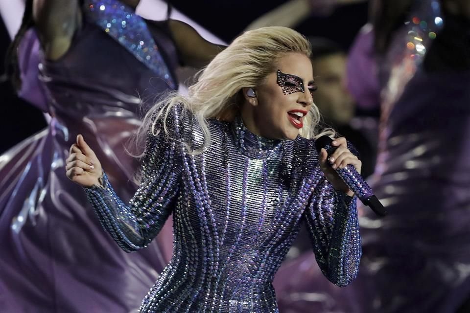 Lady Gaga es la embajadora de la nueva fragancia de valentino Voce Viva.