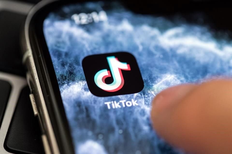 A los funcionarios estadounidenses les preocupa que TikTok pueda transmitir los datos que recopila de los estadounidenses que transmiten videos al gobierno de China. 