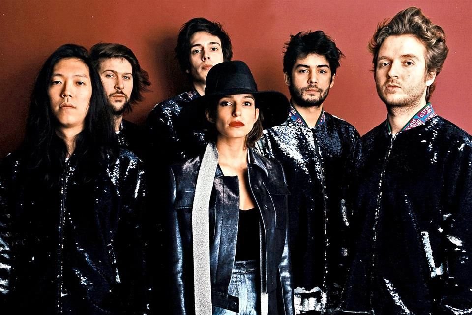La banda de pop electrónico, que iba a tocar en Coachella, decidió llevar a cabo su Virtual World Tour mediante redes.