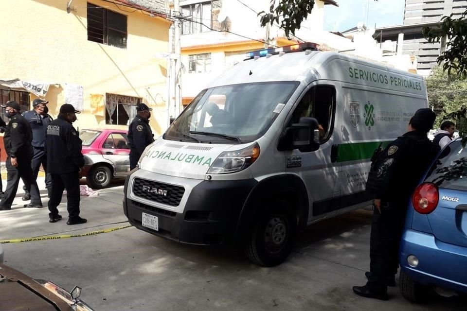 El cuerpo del sujeto fue retirado a las 10:00 horas.