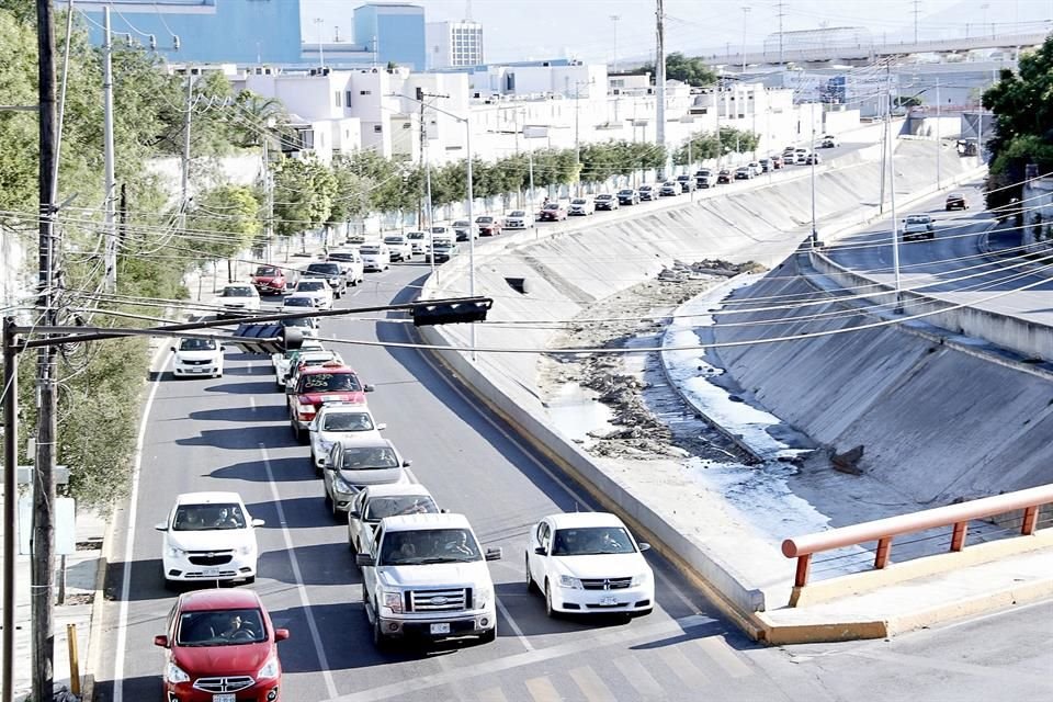 San Nicolás: Fue la caravana más nutrida después de la de Monterrey, con más de 100 vehículos recorriendo diversas avenidas.