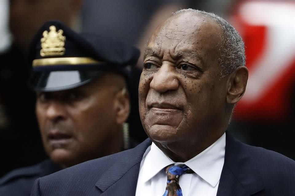 Un juez le ordenó a Bill Cosby pagar los honorarios de un bufete de abogados involucrado en su caso, deuda que él aún no paga y asciende a 2.98 millones de dólares.