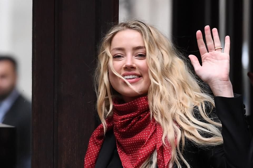 Amber Heard admitió que le pegó en marzo del 2015 a Johnny Depp, alegando que lo hizo en defensa de su hermana.