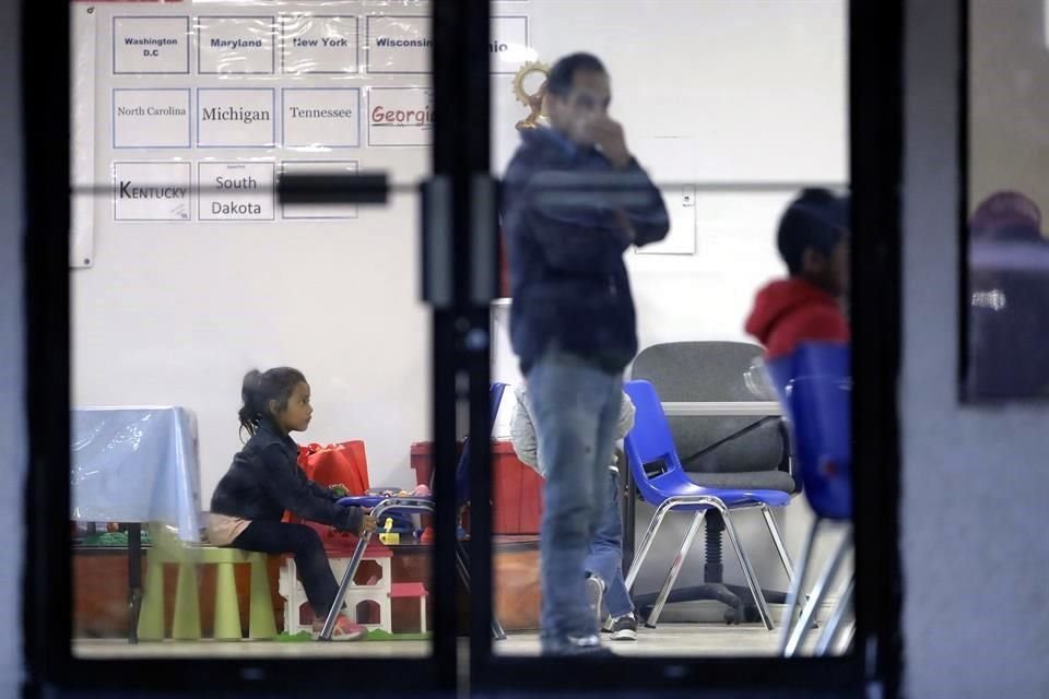 Una jueza federal de Los Ángeles extendió 10 días el plazo para la liberación de niños migrantes detenidos en Estados Unidos.