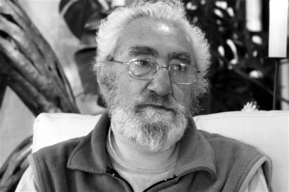 En 2013 la UAEM le otorgó el Honoris Causa y dio su nombre a la galería de arte que se encuentra en el edificio de Rectoría.