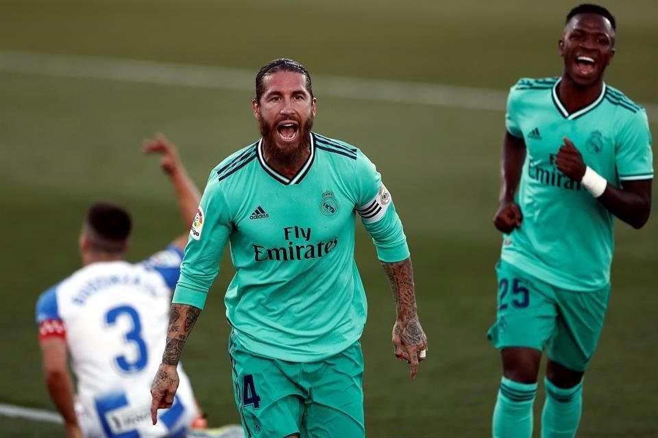 El zaguero Sergio Ramos abrió el marcador.